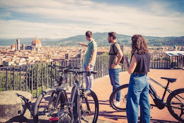 Passeio de bicicleta elétrica nas colinas ao redor de Florença com gelato